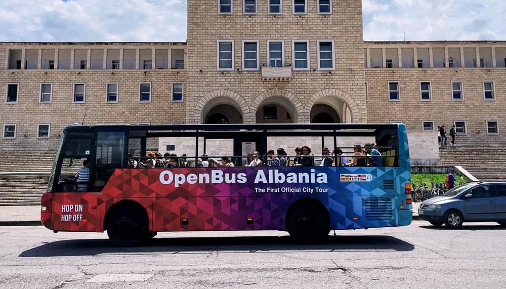 Bashkia e Tiranes prezanton nismen e re, autobuse te hapur per turistet